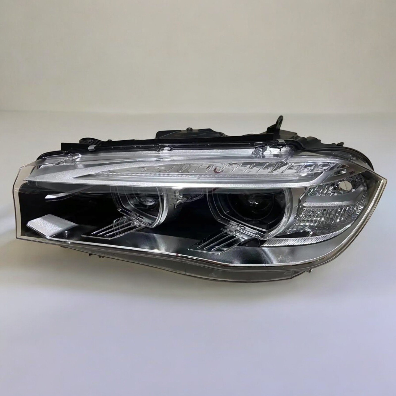 Phare avant gauche BMW X5 X6 F15 F16 xénon AHL d’origine reconditionné avec ballast et ampoule — vue 2