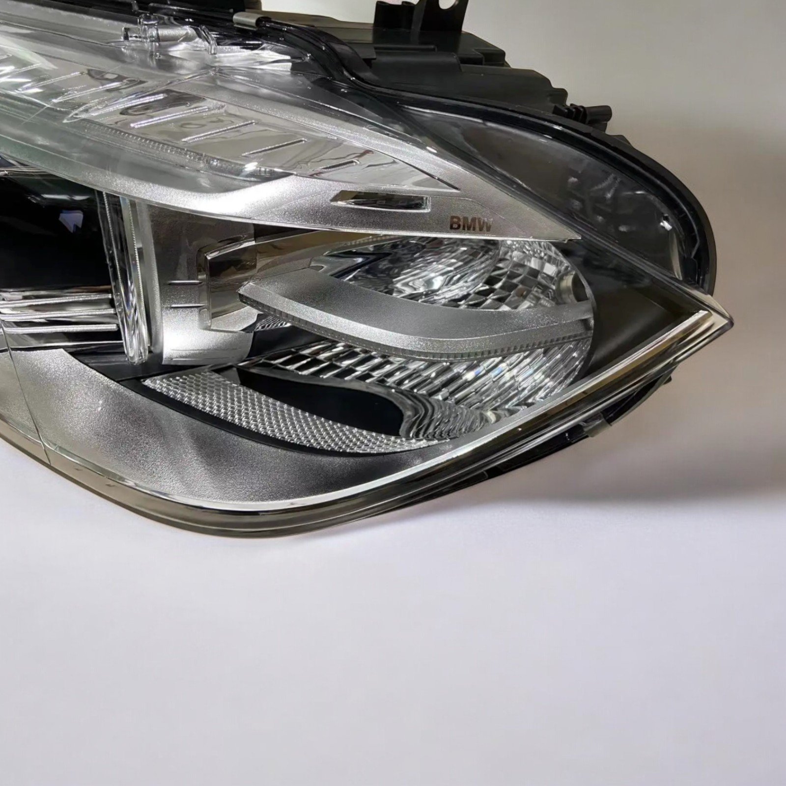 Phare avant gauche BMW X5 X6 F15 F16 xénon AHL d’origine reconditionné avec ballast et ampoule — vue 4