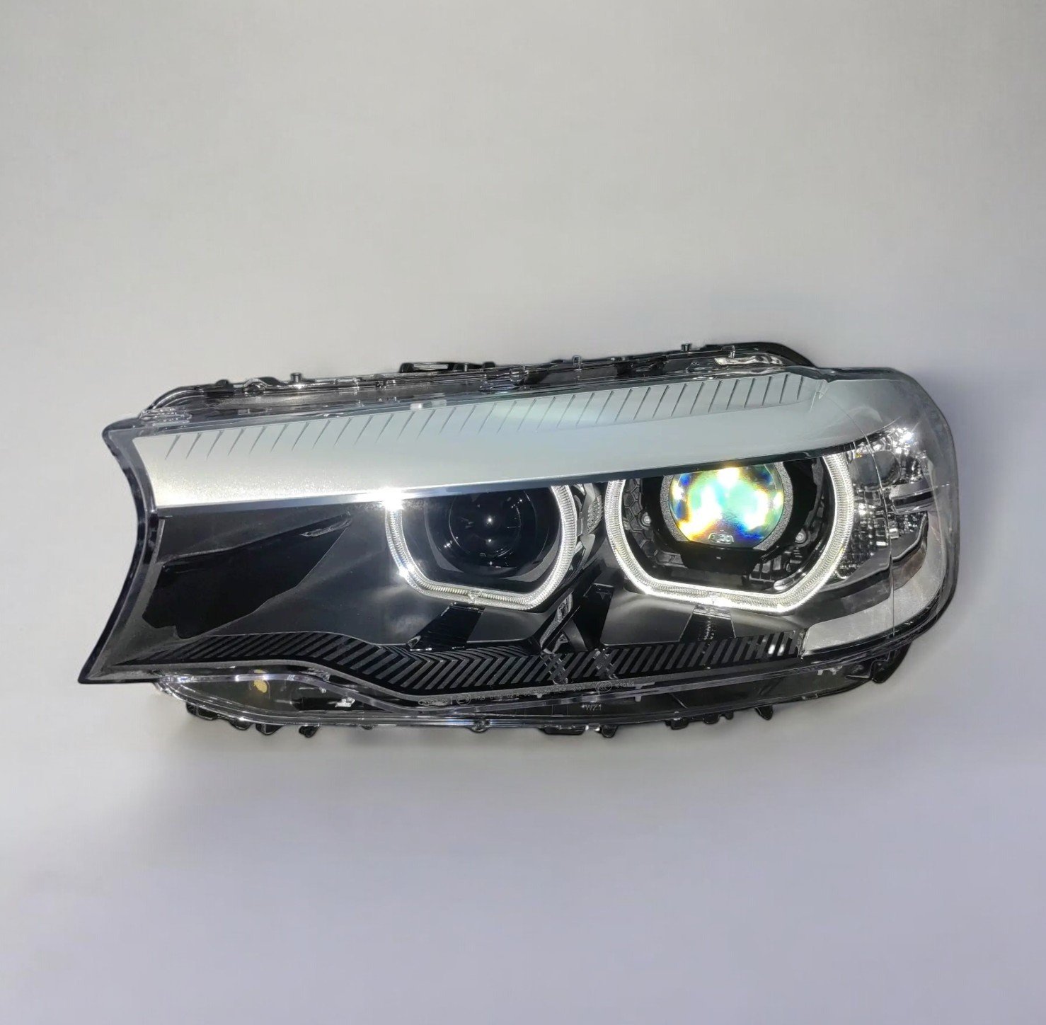 Phare avant droit LED d’origine reconditionné pour BMW Série 5 G30 / G38, avec ballast et ampoule xénon — vue 3