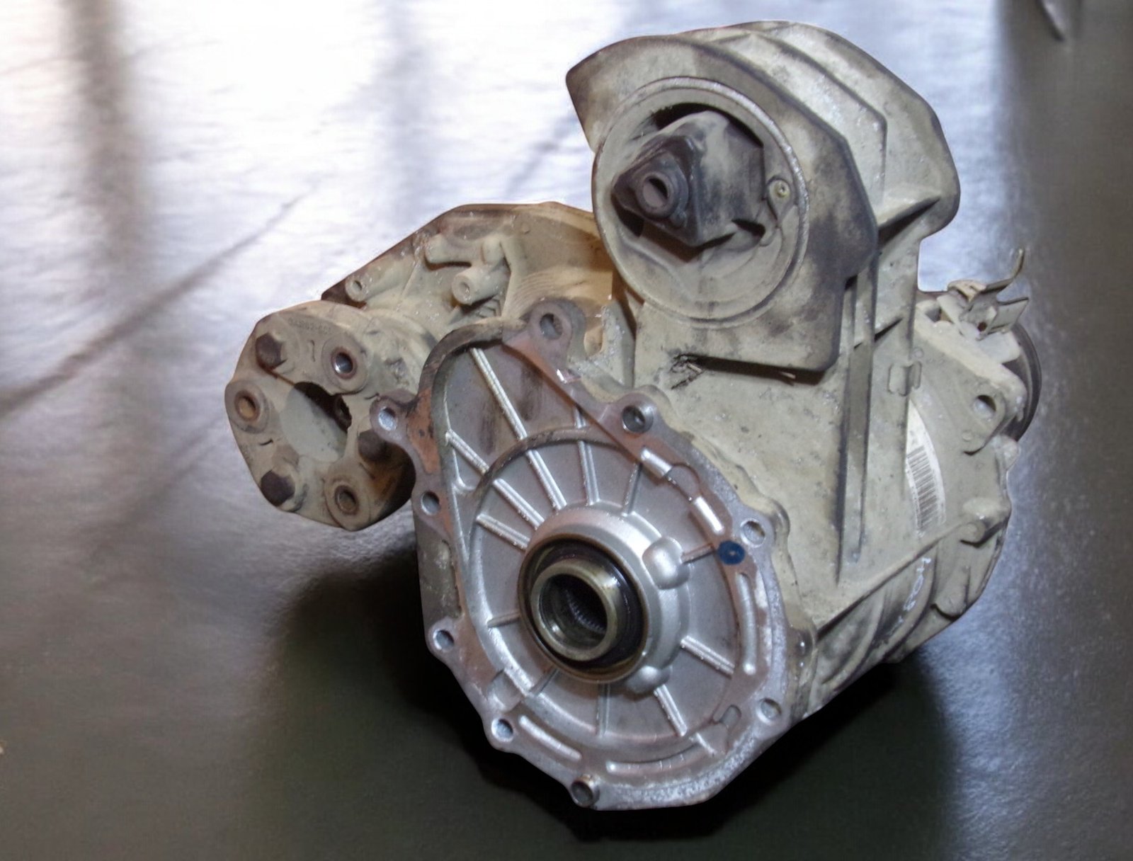 Boîte de transfert reconditionnée pour Land Rover Range Rover L322 4.4 V8 ZF 5HP24 — photo principale