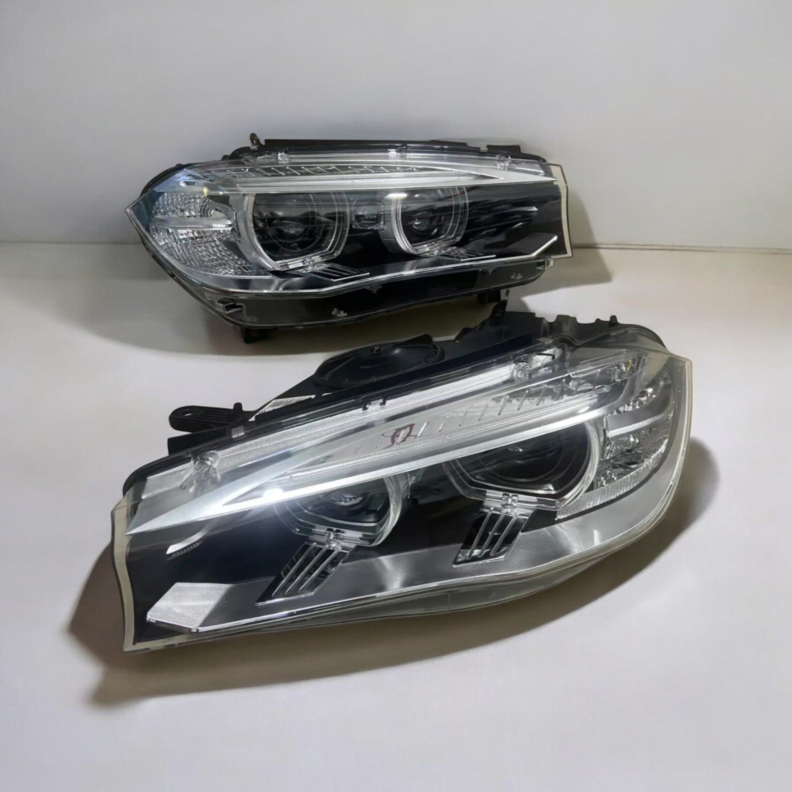 Phare avant gauche BMW X5 X6 F15 F16 xénon AHL d’origine reconditionné avec ballast et ampoule